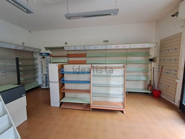locale commerciale in affitto a Poggibonsi in zona Staggia Senese