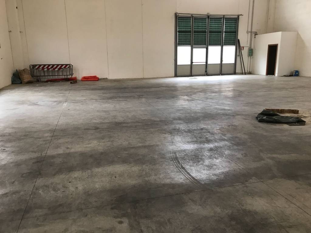 locale commerciale in affitto a Poggibonsi