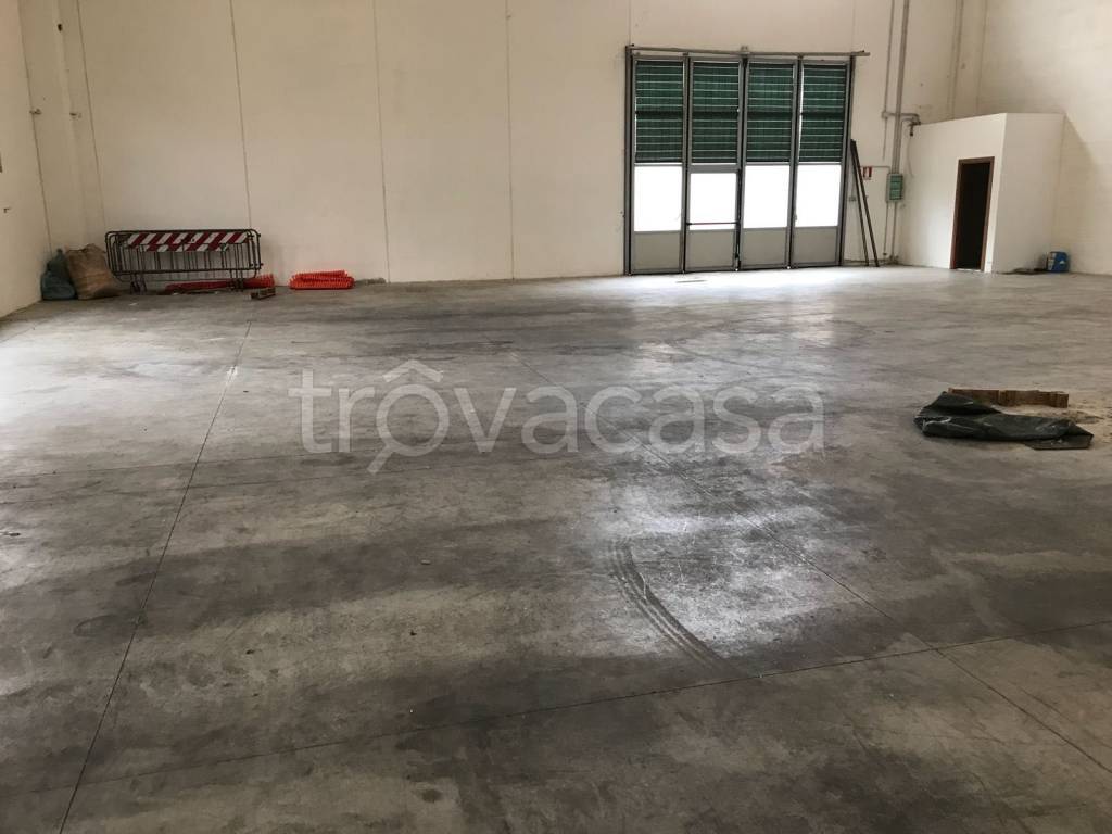 locale commerciale in affitto a Poggibonsi