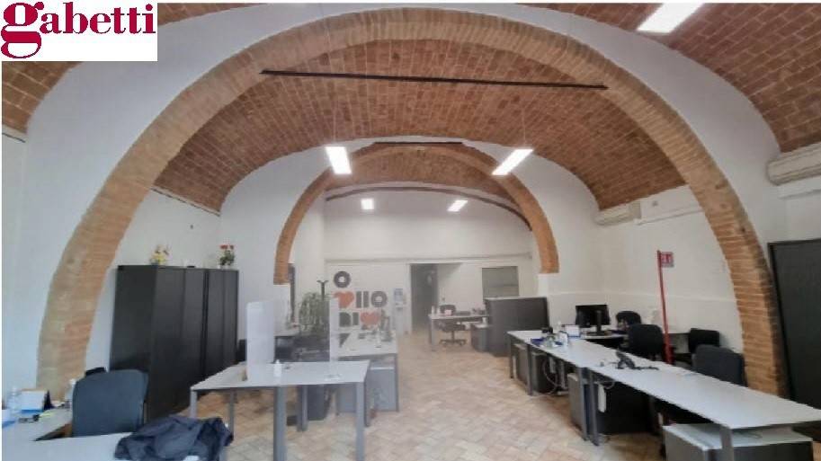 locale commerciale in affitto a Poggibonsi in zona Centro Storico