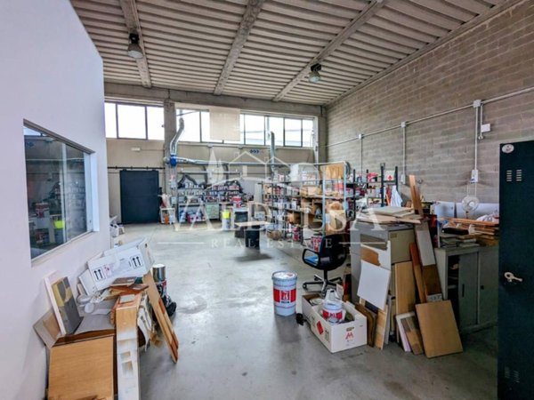 locale commerciale in affitto a Poggibonsi