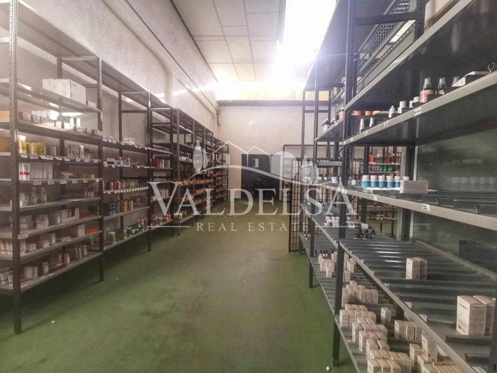 locale commerciale in affitto a Poggibonsi