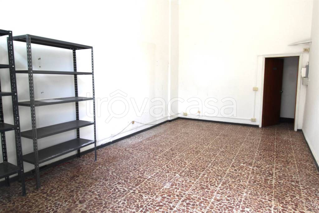 negozio in affitto a Poggibonsi