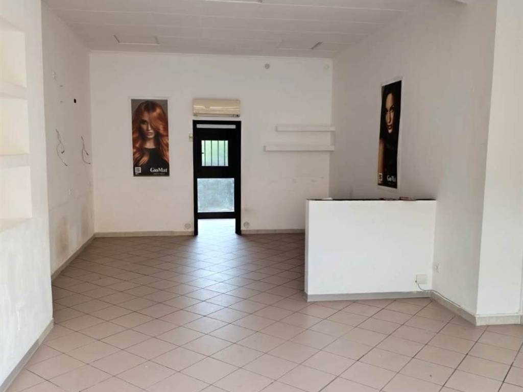 negozio in affitto a Poggibonsi in zona Borgaccio