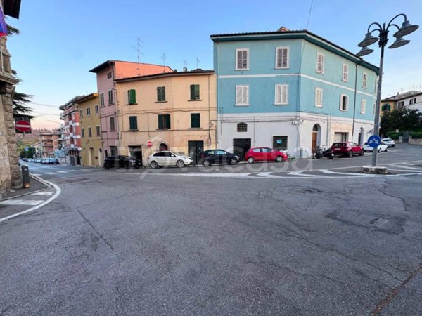 negozio in affitto a Poggibonsi in zona Centro Storico