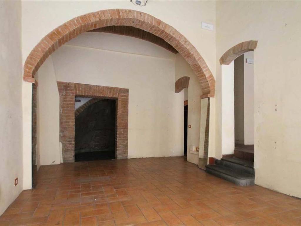 negozio in affitto a Siena in zona Centro Città