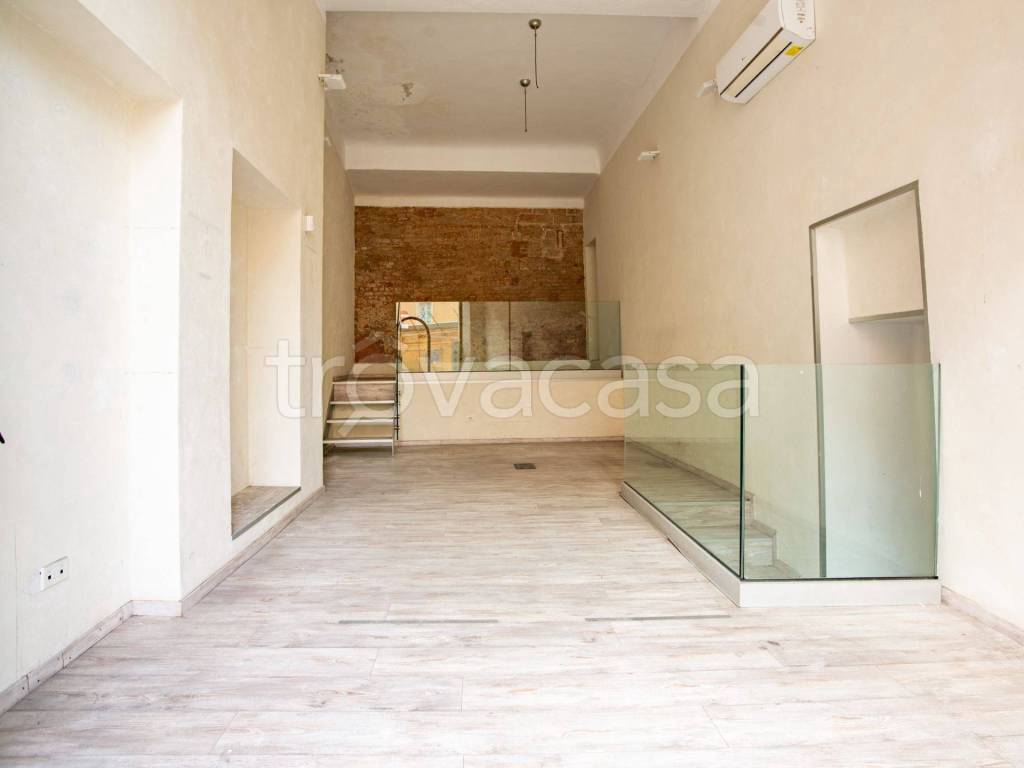 negozio in affitto a Siena