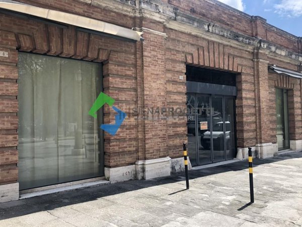 negozio in affitto a Siena in zona Centro Città
