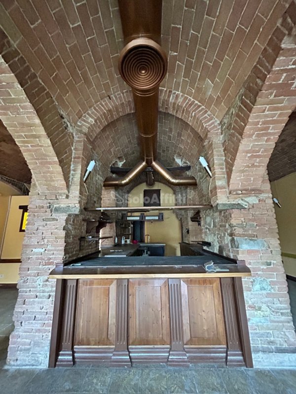 locale commerciale in affitto a Siena in zona Centro Città