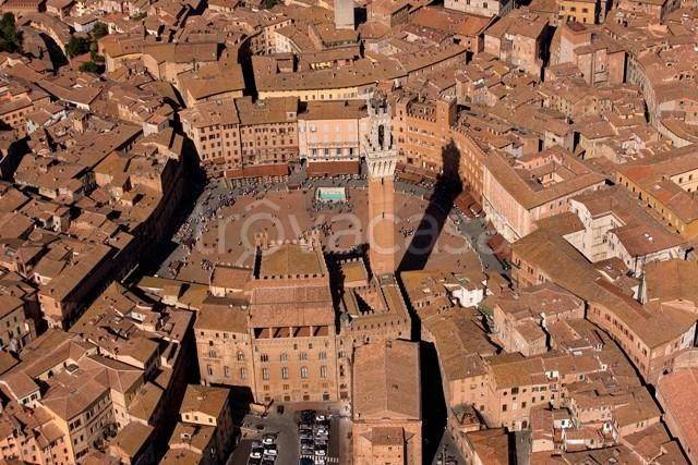negozio in affitto a Siena in zona Centro Città
