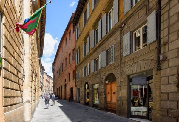 negozio in affitto a Siena in zona Centro Città