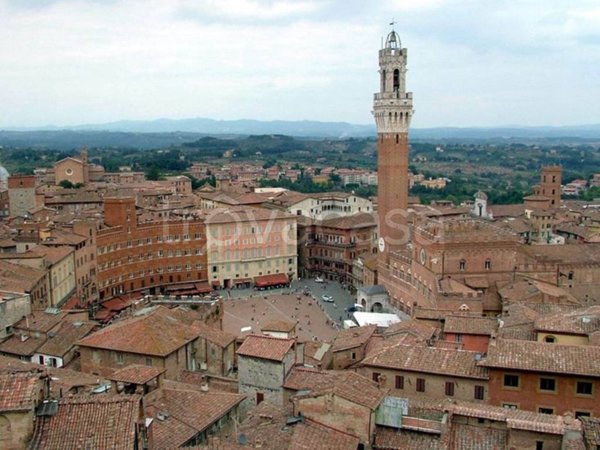 locale commerciale in affitto a Siena in zona Centro Città