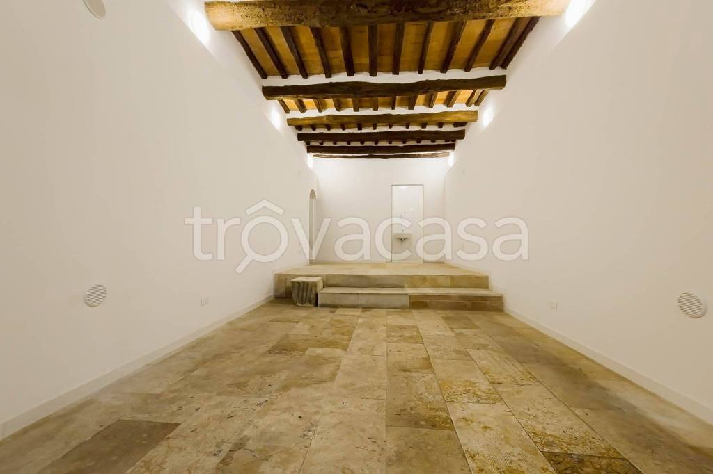 negozio in affitto a Siena in zona Centro Città