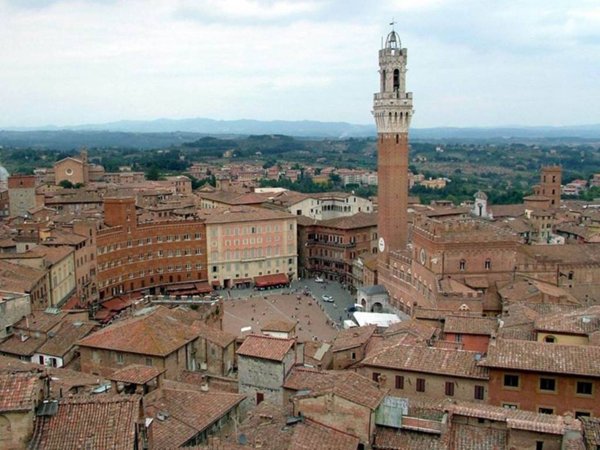 negozio in affitto a Siena in zona Centro Città