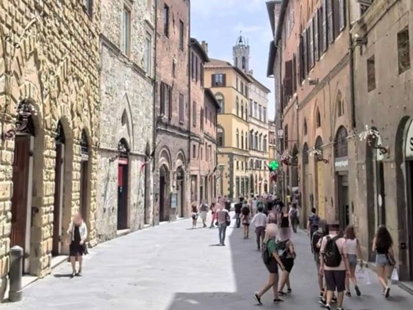 negozio in affitto a Siena in zona Centro Città
