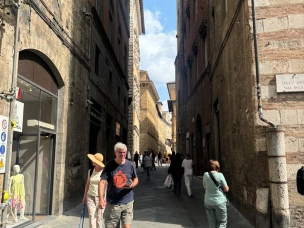 negozio in affitto a Siena in zona Centro Città