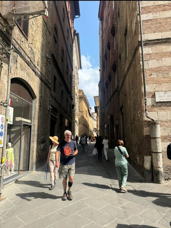locale commerciale in affitto a Siena
