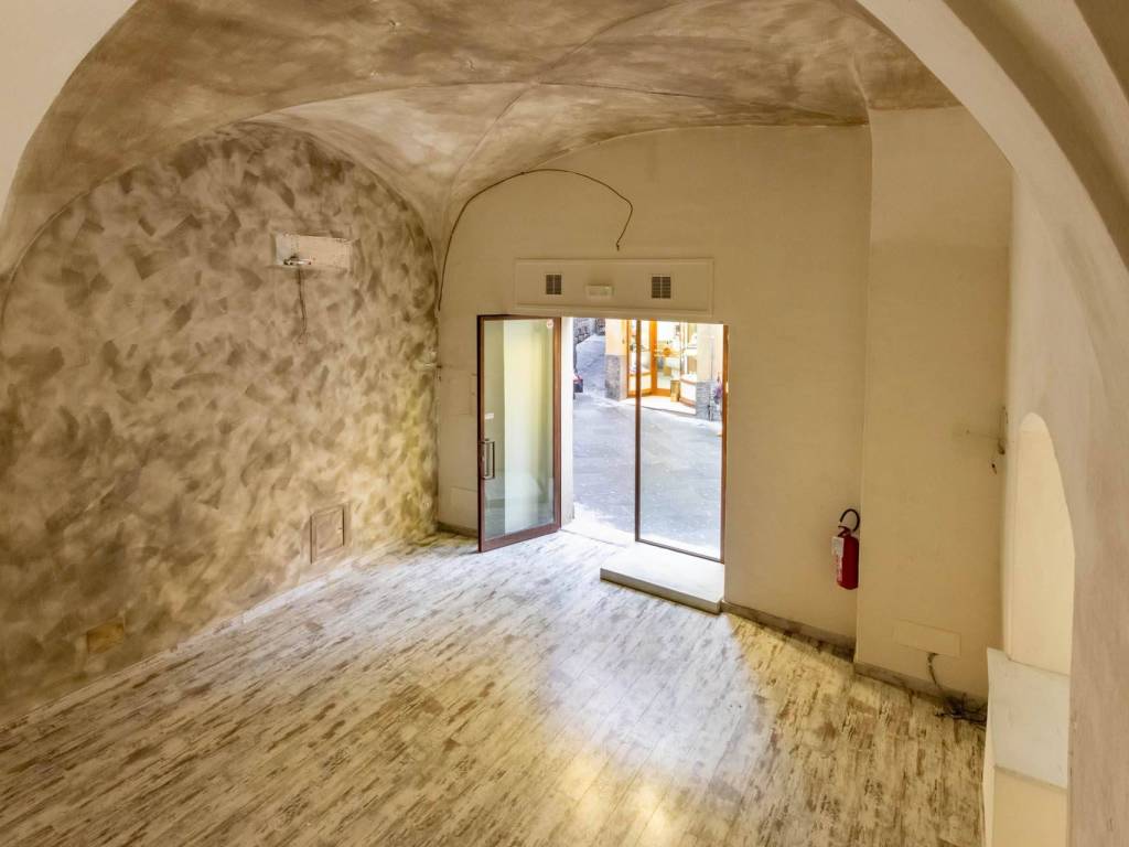 negozio in affitto a Siena in zona Centro Città