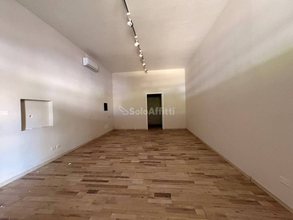 negozio in affitto a Siena in zona San Miniato