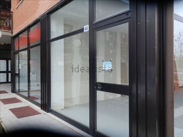 locale commerciale in affitto a Siena in zona Isola d'Arbia