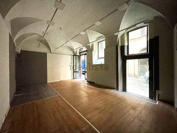 locale commerciale in affitto a Siena