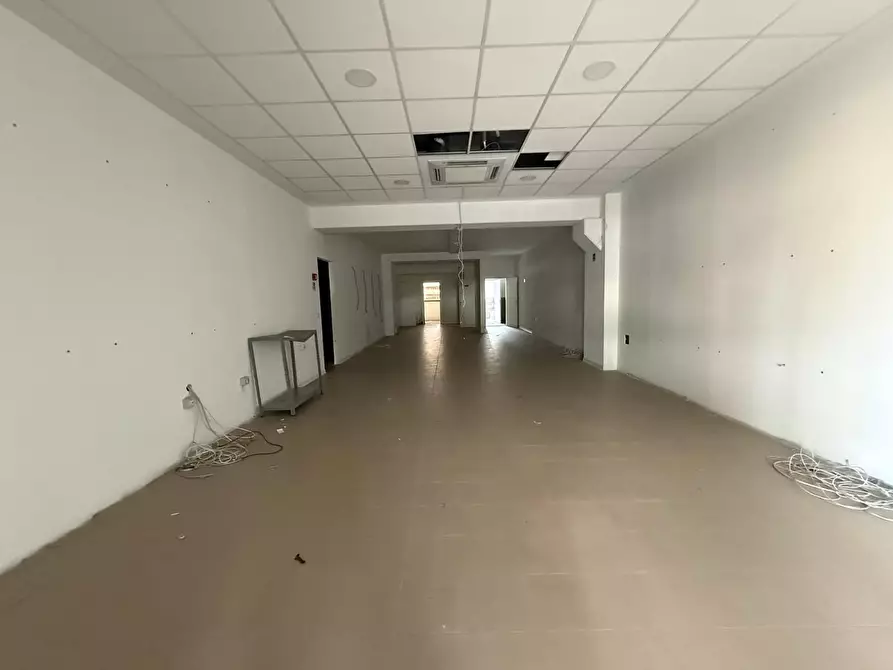 locale commerciale in affitto a Siena