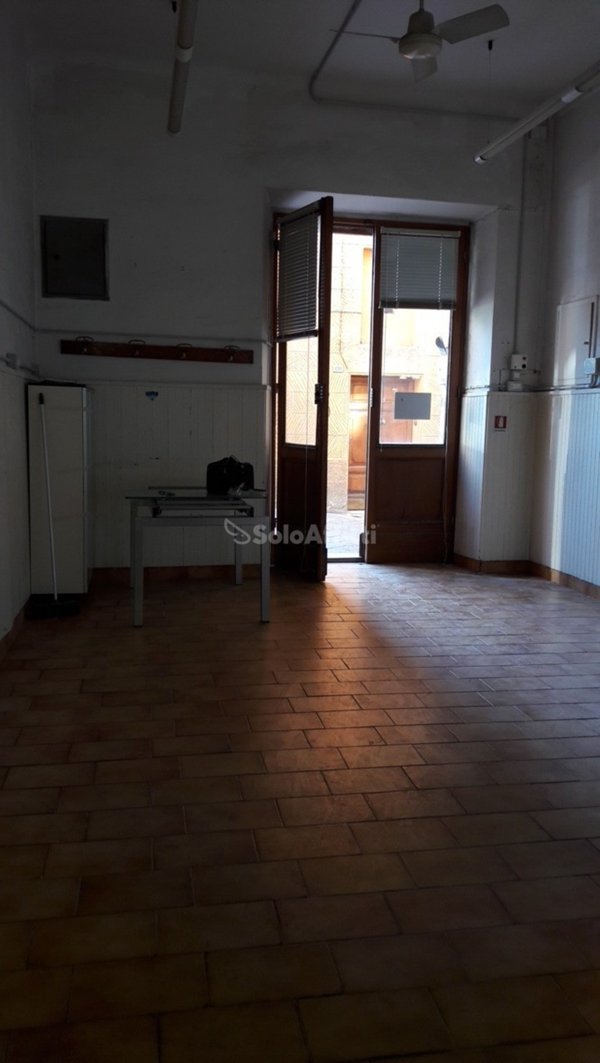 locale commerciale in affitto a Siena in zona Centro Città