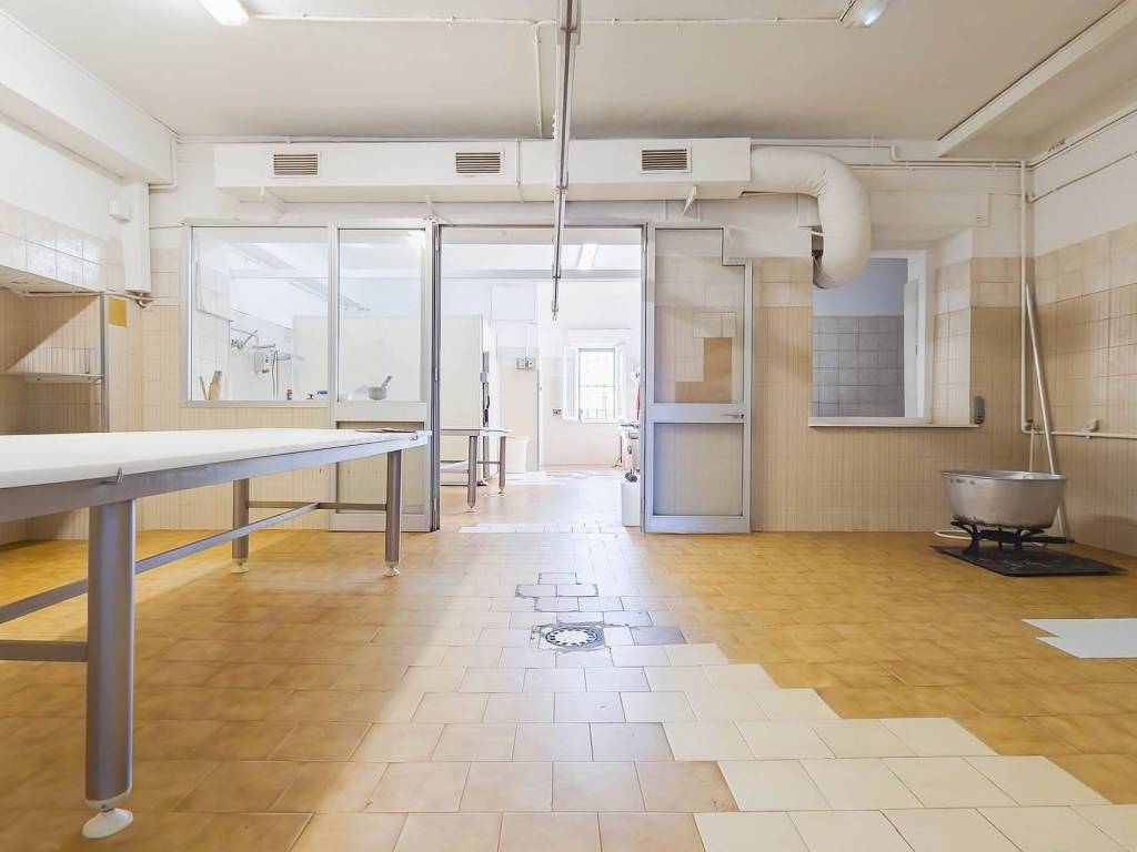 locale commerciale in affitto a Siena in zona Montalbuccio