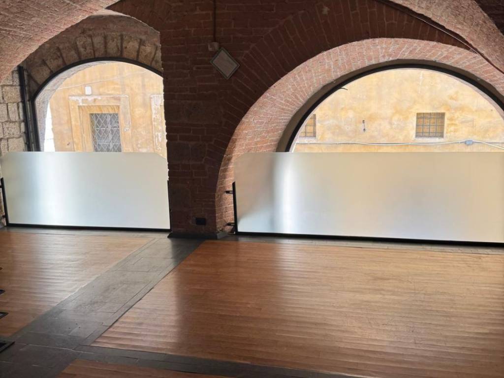 locale commerciale in affitto a Siena in zona Centro Città