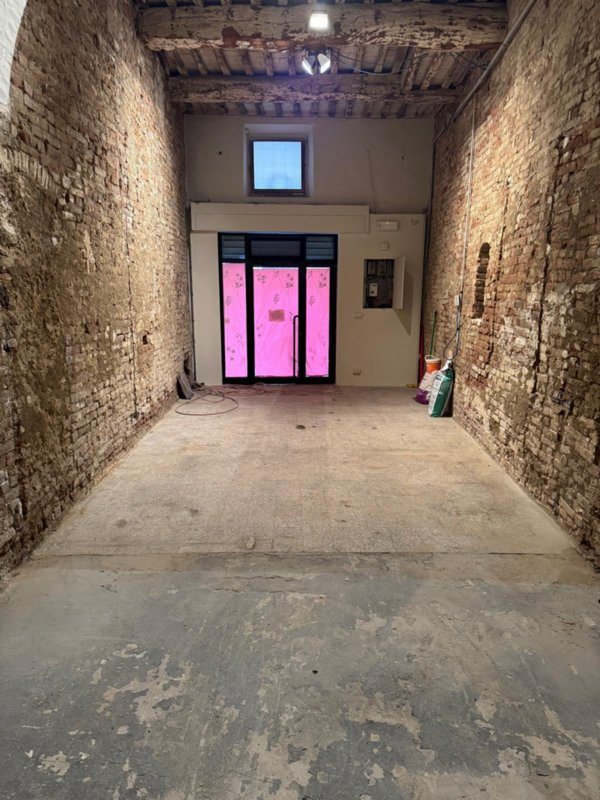 locale commerciale in affitto a Siena in zona Centro Città