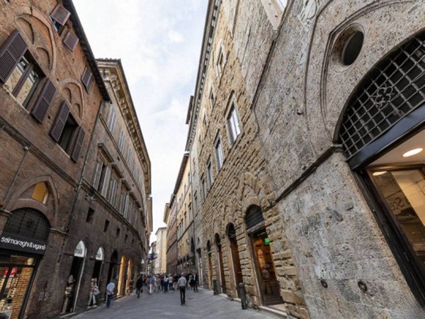 negozio in affitto a Siena in zona Centro Città
