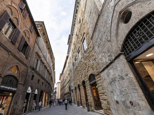 negozio in affitto a Siena in zona Centro Città