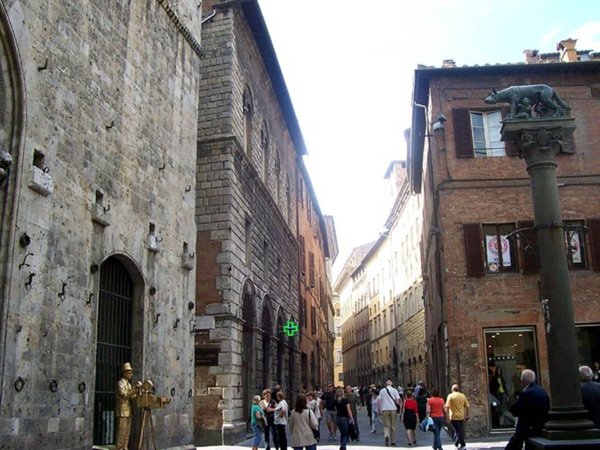 negozio in affitto a Siena in zona Centro Città