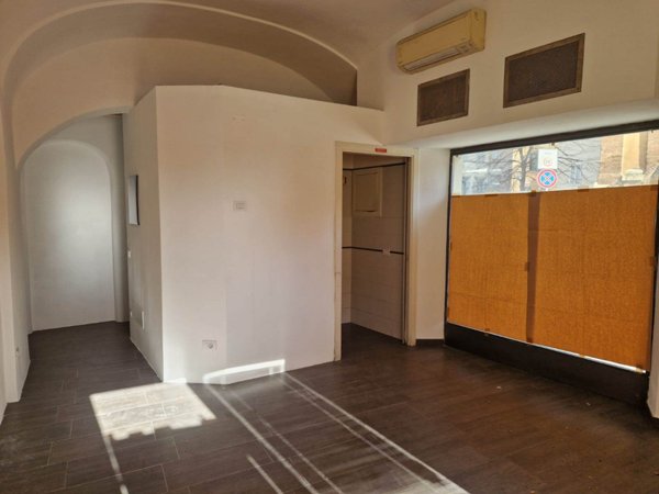 locale commerciale in affitto a Siena in zona Centro Città