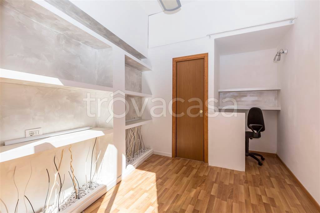 negozio in affitto a Siena