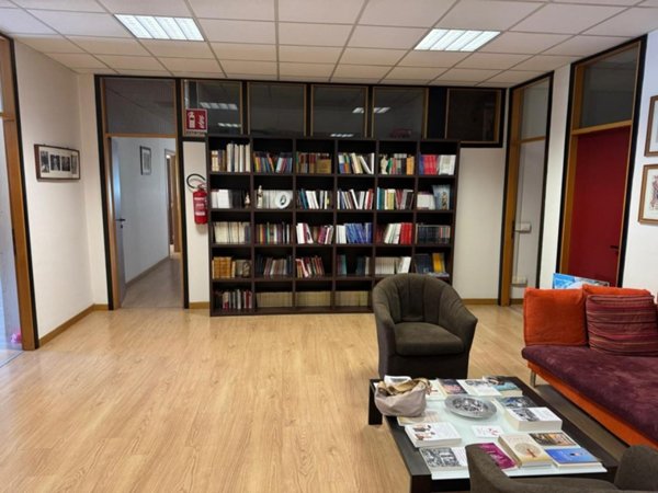ufficio in affitto a Siena in zona Poggio alle Rose