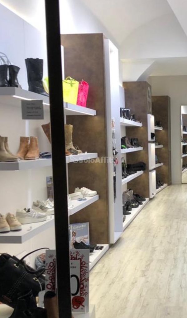 locale commerciale in affitto a Siena in zona Centro Città