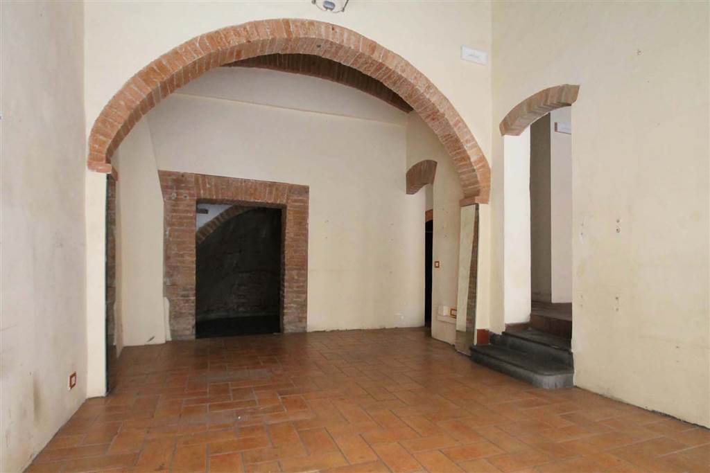 locale commerciale in affitto a Siena