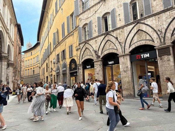 locale commerciale in affitto a Siena in zona Centro Città