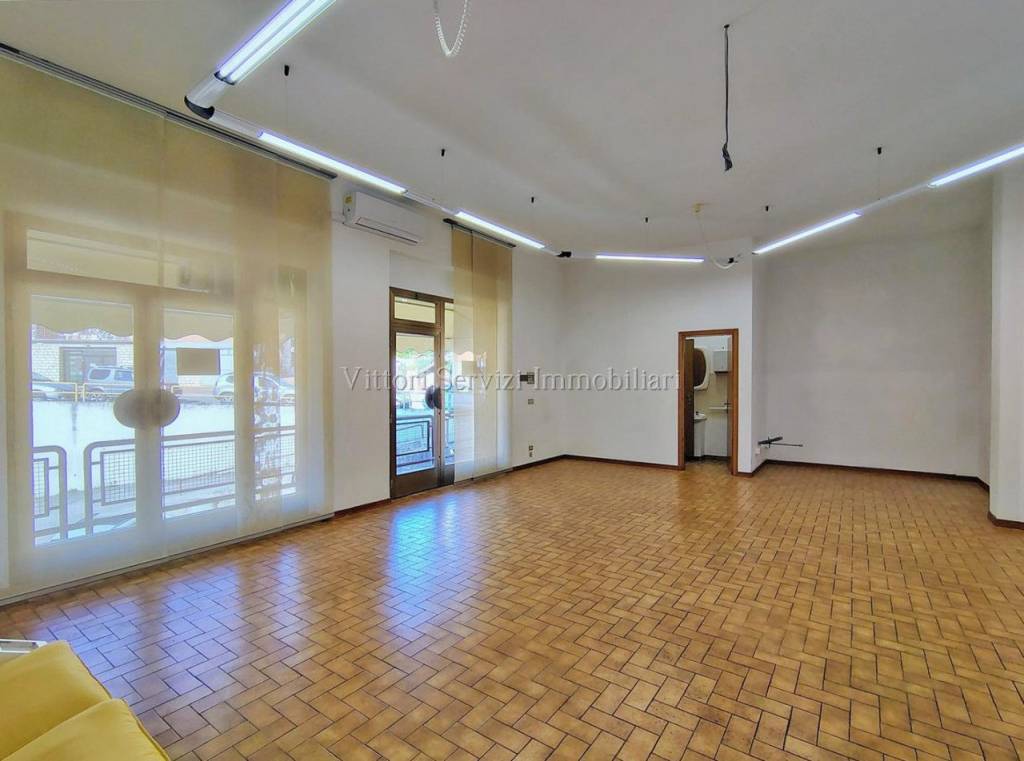 locale commerciale in affitto a Sinalunga in zona Bettolle