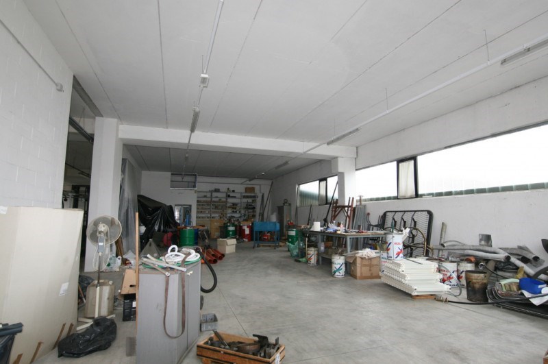 locale commerciale in affitto a Sinalunga