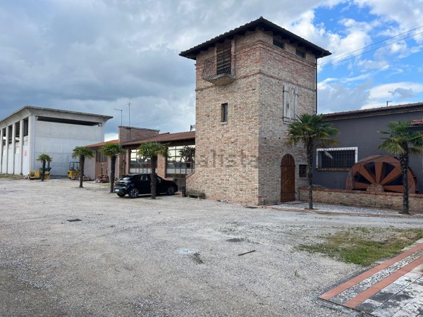 locale commerciale in affitto a Torrita di Siena