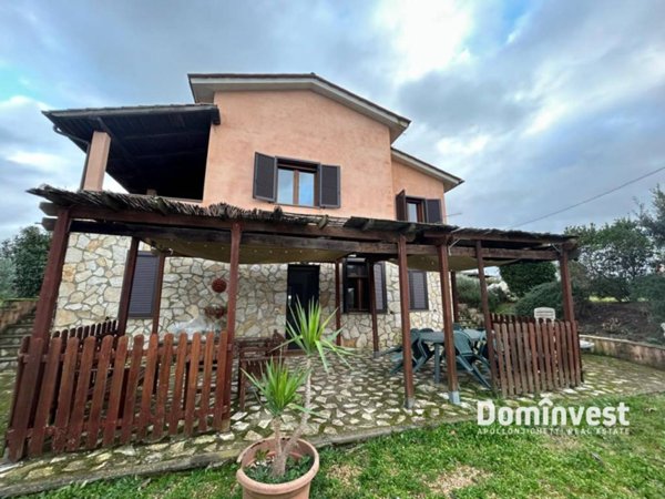 casa indipendente in affitto a Capalbio in zona Pescia Fiorentina