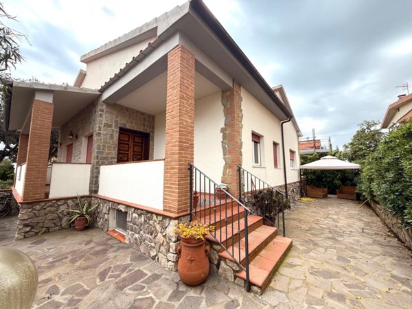 casa indipendente in affitto a Castiglione della Pescaia in zona Ampio