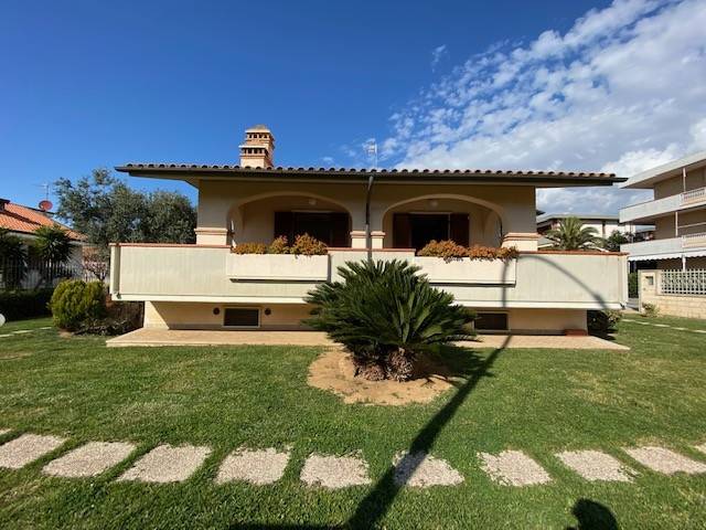 casa indipendente in affitto a Follonica