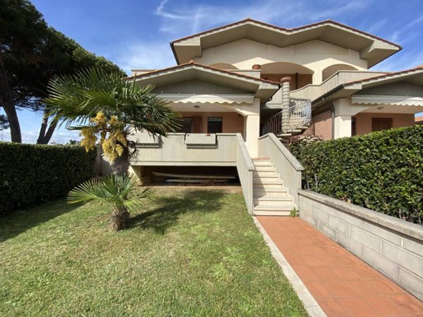casa indipendente in affitto a Follonica