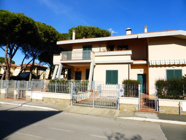 casa indipendente in affitto a Follonica