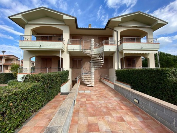 casa indipendente in affitto a Follonica