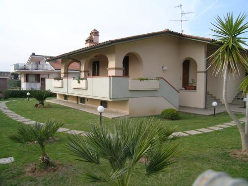 casa indipendente in affitto a Follonica