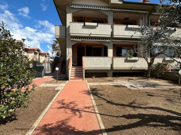 casa indipendente in affitto a Follonica